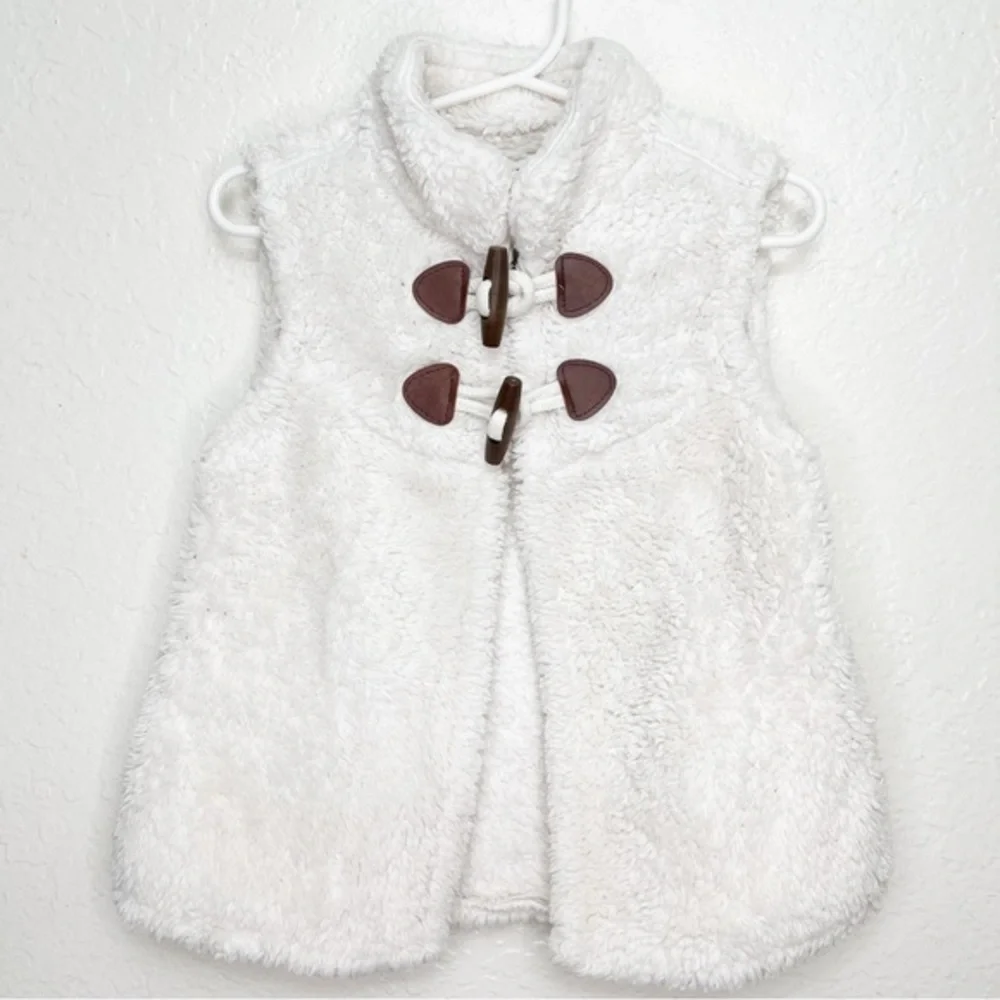 Old‎ Navy white fleece vest size 3t